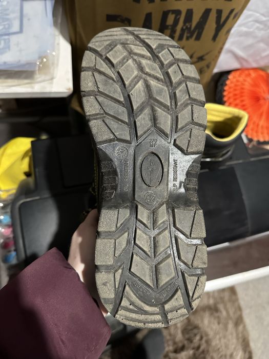 захисне спеціальне шкіряне взуття 42 р