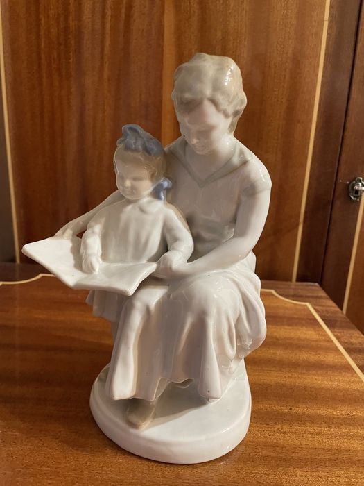 Порцелянова статуетка «Перша буква», Артель Полоне