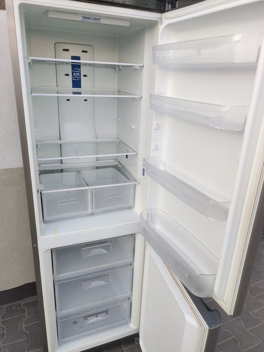 Холодильник INDESIT 187  cm. NOFROST. Холодильник  з Європи.Класний стан