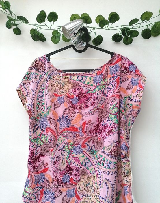 T-shirt com Cornucópias