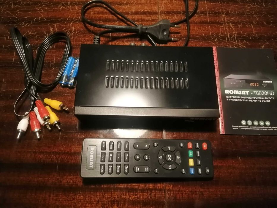 Тюнер Т2 Romsat T8030HD (1080p), антенна Верта