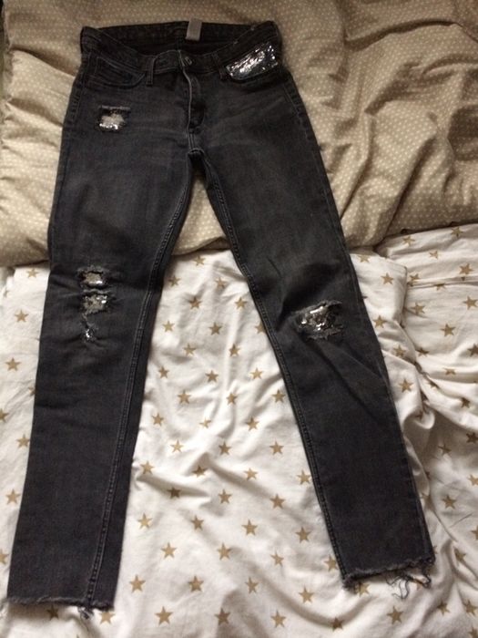 Czarne jeansy z cekinami/dziurami, 36/S