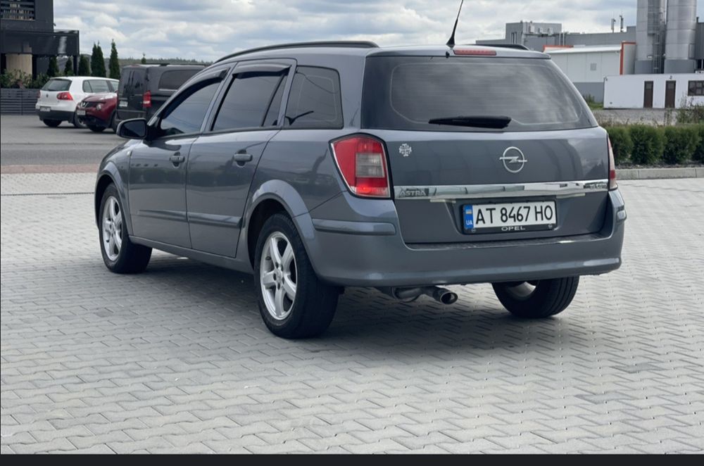 Хороший надійний автомобіль. З КПП автомат