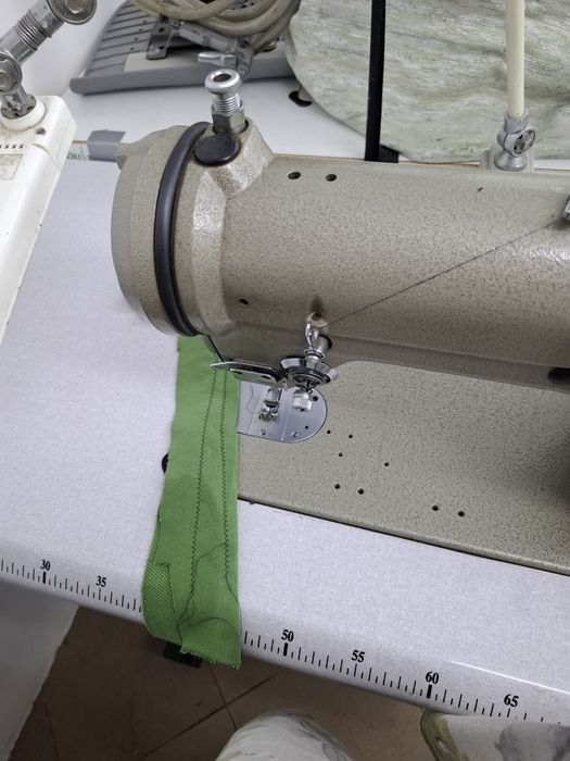 Máquina de ziguezague industrial está a monofasica