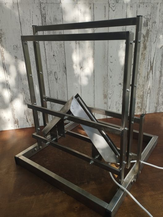 Механізм для обрізки сот вертикальний "Клин"