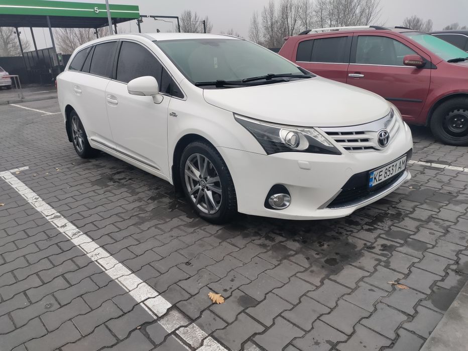 TOYOTA Avensis 2012