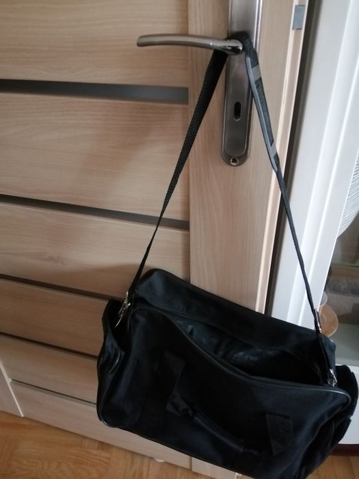 Sprzedam torbę nową na np laptopa kolor czarny