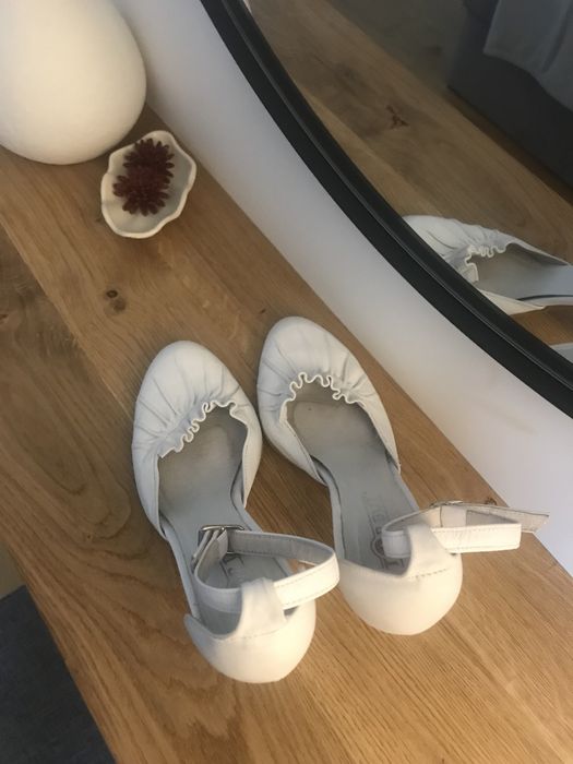 Skórzane białe buty pantofle, czółenka 38