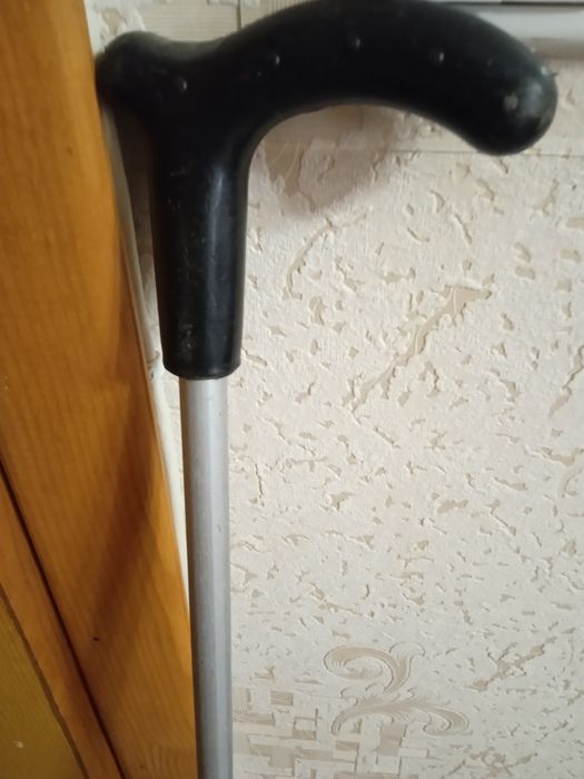 Трость для пожилых людей