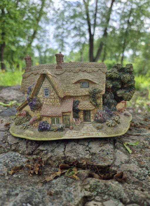 Колекційний будиночок котедж Lilliput Lane Sweets & Treats