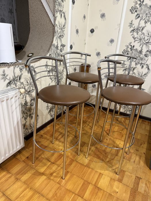 Барні стільці 4 штуки