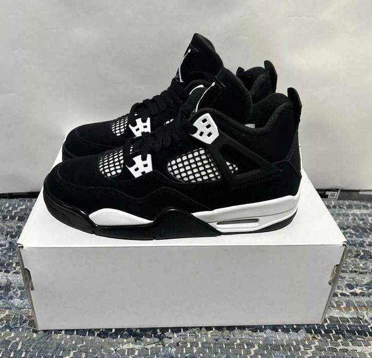 Jordan 4 Retro White Thunder R.44