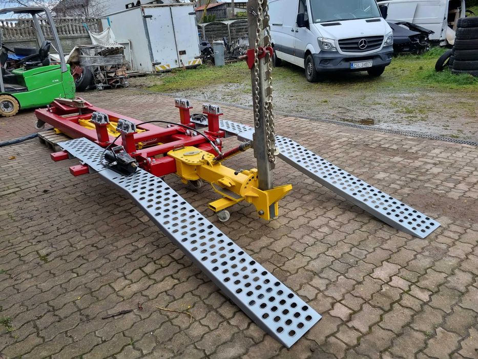 UNICAR TRZY docery  rama plyta blacharska podnosnik nozycowy stan bdb