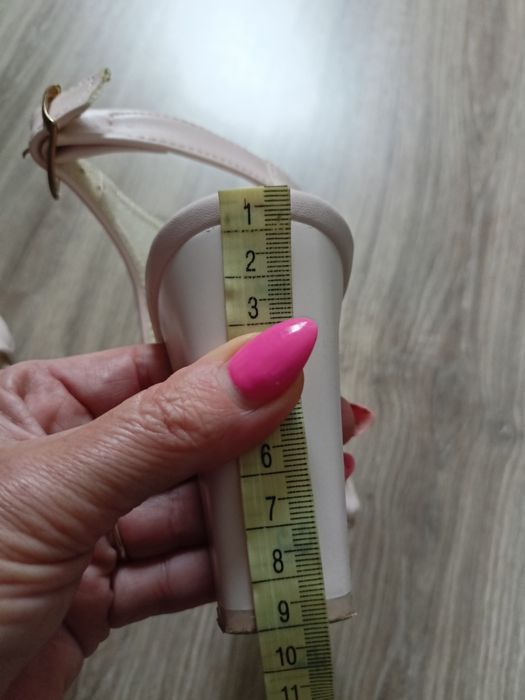 Buty na słupku 37 pudrowy róż