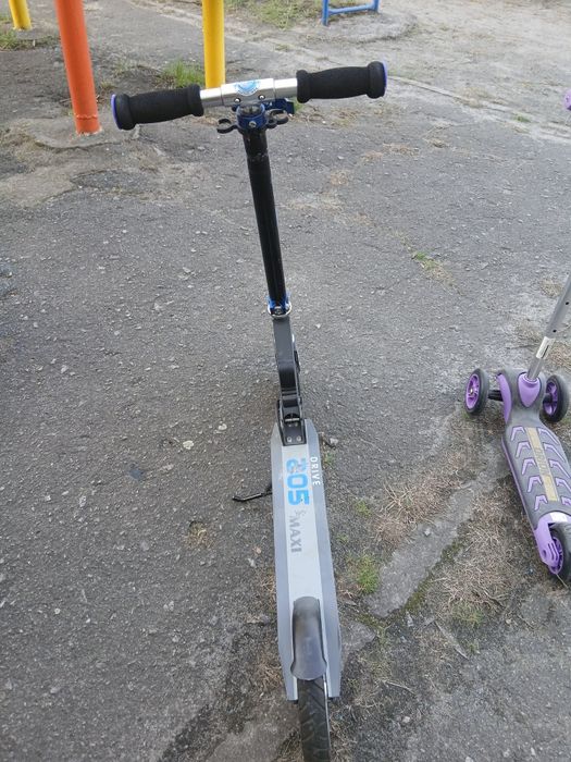 Самокат "Ardis" на надувний колесах.