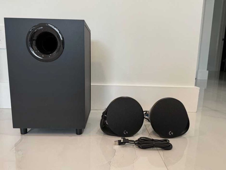 Colunas logitech g560 240W lightsync - Como novas