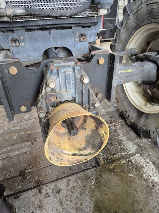 Przedni walek Wom do traktora Renaul claas tuz przekaźnik przekladnia