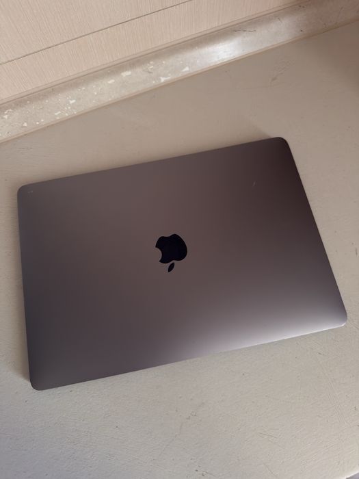 MacBook Pro 13” 2017 (i5 / 8GB / 256GB)