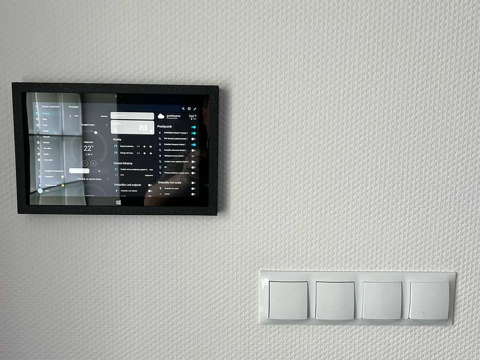 Inteligentny Dom Home Assistant – Montaż Ścienny