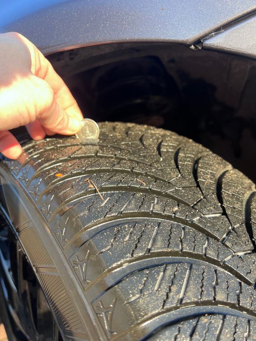 Czarne koła BMW 16" z oponami.