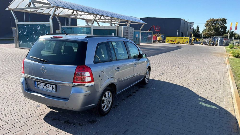 Opel Zafira 2008 rok Benzyna