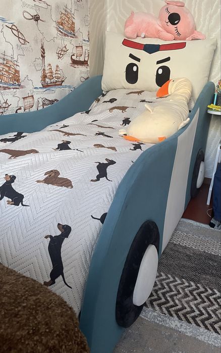 ліжко дитяче з нішею та подушкою/ліжко машина