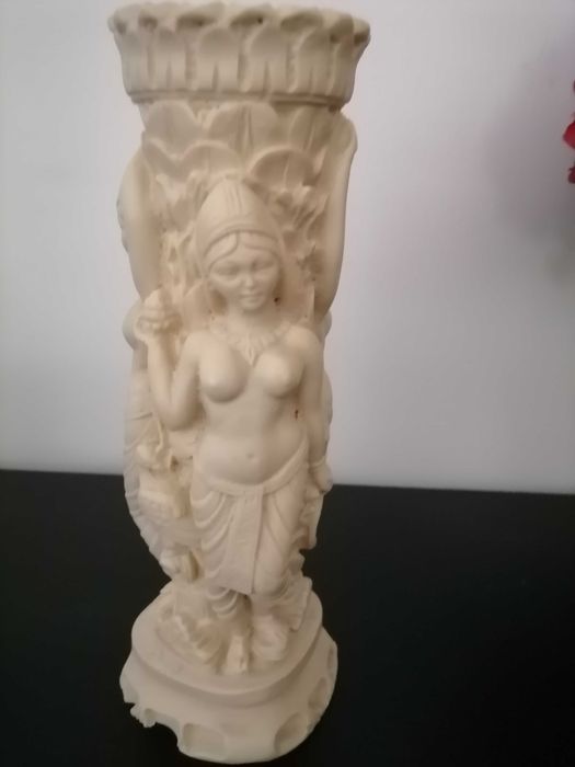 Escultura de pedra antiga