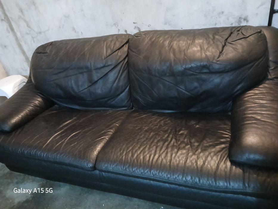 Sofá preto em couro genuino