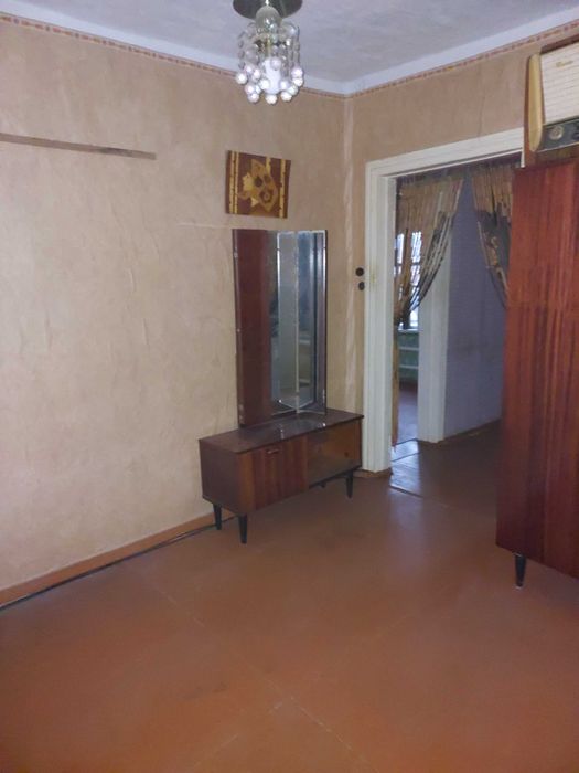 Продається 1/2 будинку.