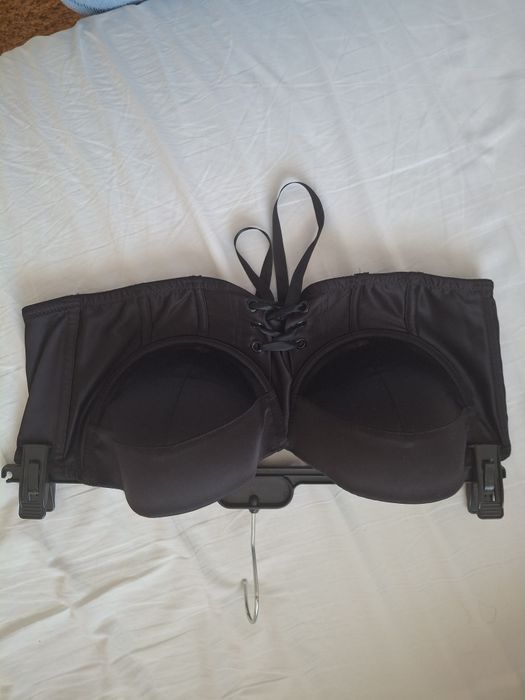 Biustonosz pod marynarkę