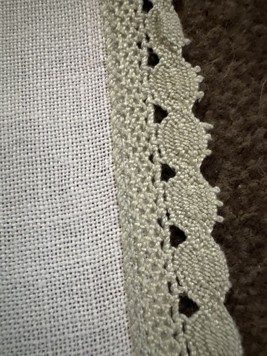 Bieżnik len ręcxnie haftowany do kolekcji