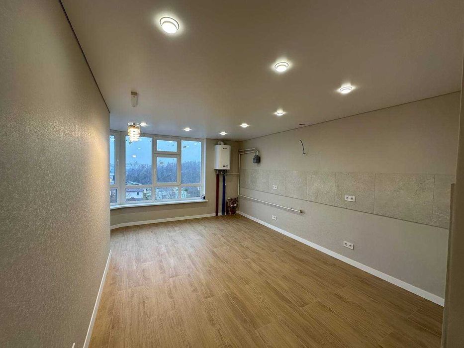 Хороша двокімнатна квартира на Виставці. Свіжий ремонт.