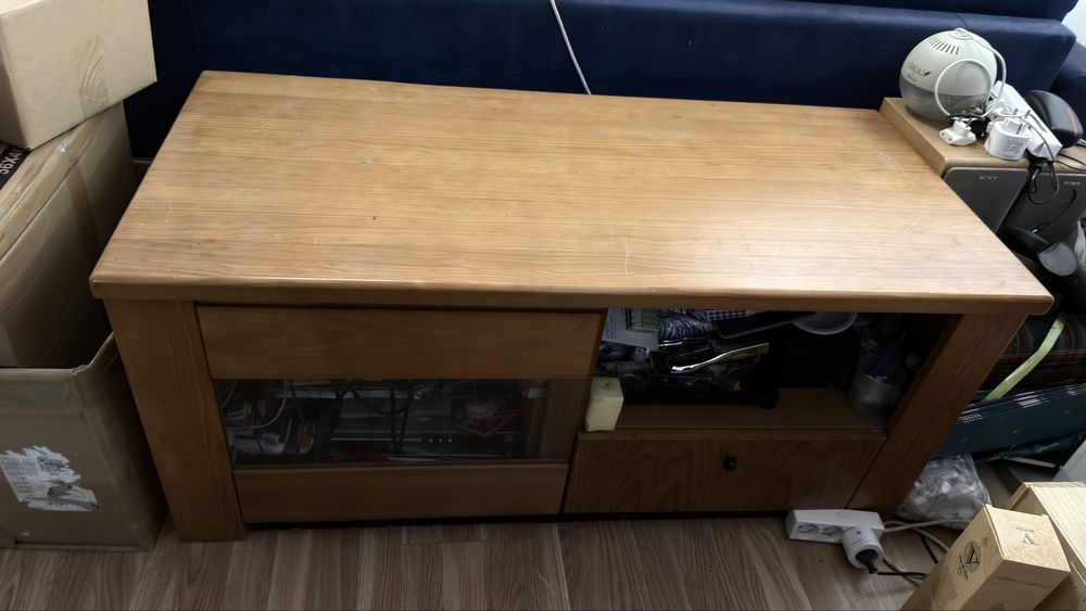 Vendo aparador em madeira maciça