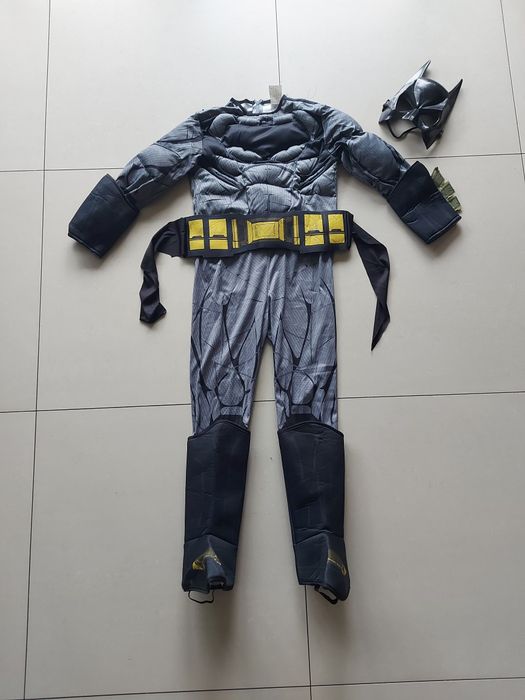 Strój karnawałowy Batman w rozmiarze 122-128