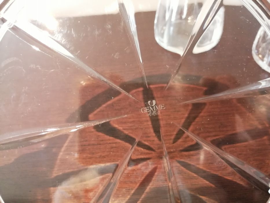 Galheteiro de cristal com saleiro e pimenteiro