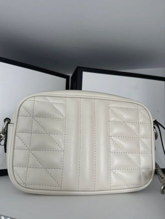 Kremowa torebka Gucci Marmont