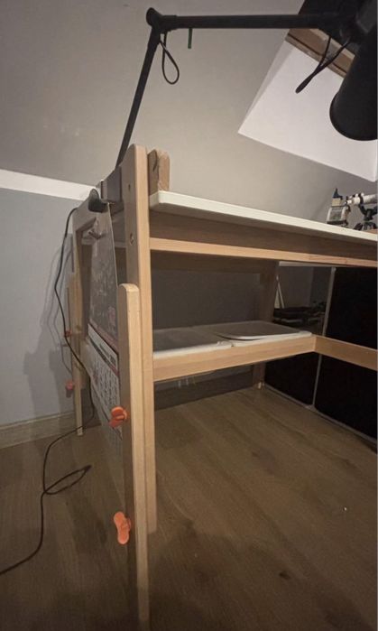 Biurko ikea flisat z lampka