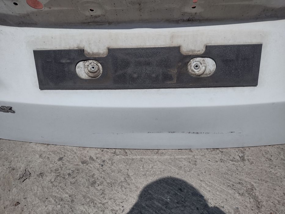 Продається кришка багажника до авто ФОРД  В мах