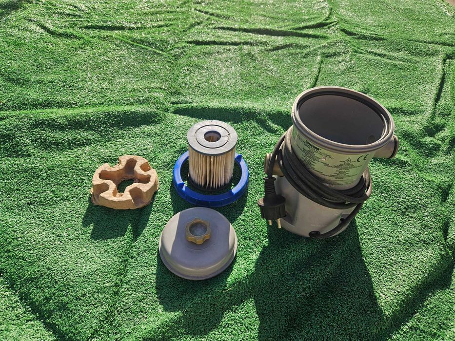 Piscina Bestway c/ relva artificial, cobertura, filtro e químicos