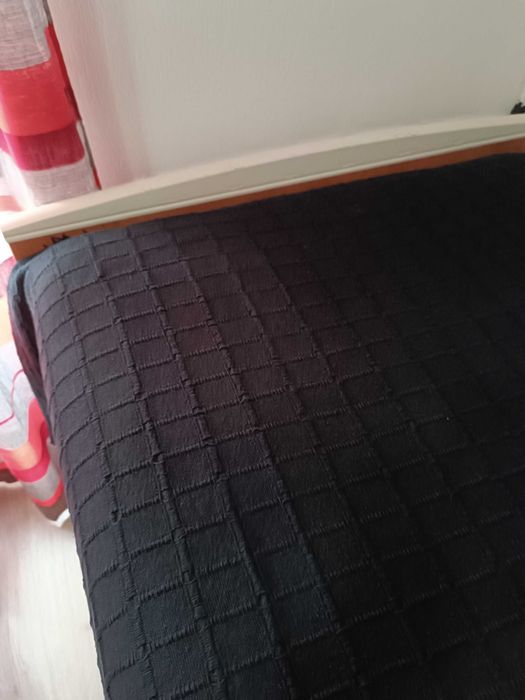 Cama de solteiro com estante