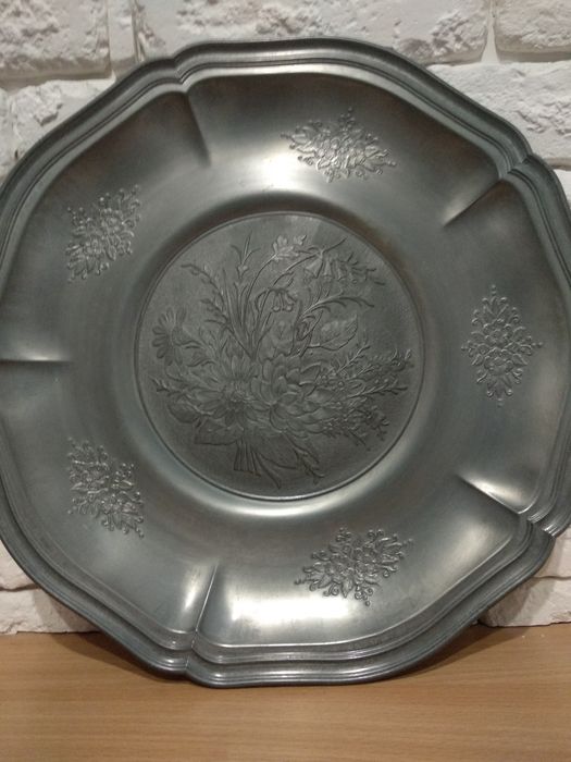 Тарилки настінні з олова виробництва Німеччини