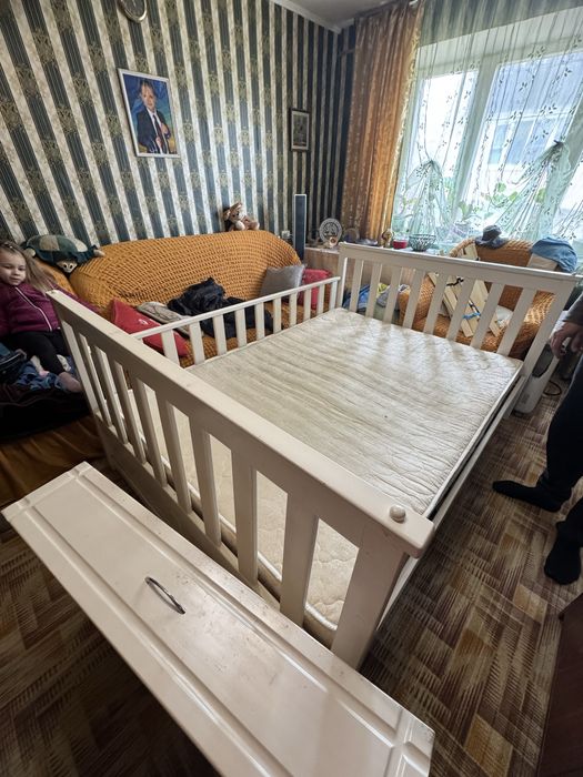 Продам кровать з матрасом