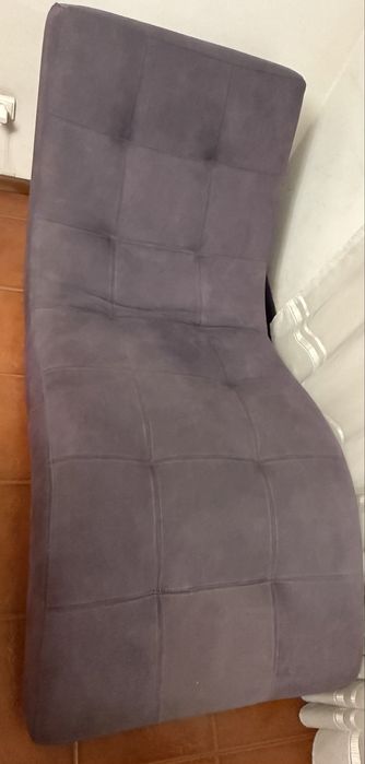 Chaise longue.