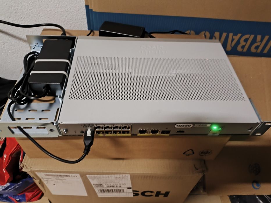 Router Cisco C1111-8P Gigabit (Ideal p/ Homelab, CCNA, CCNP)