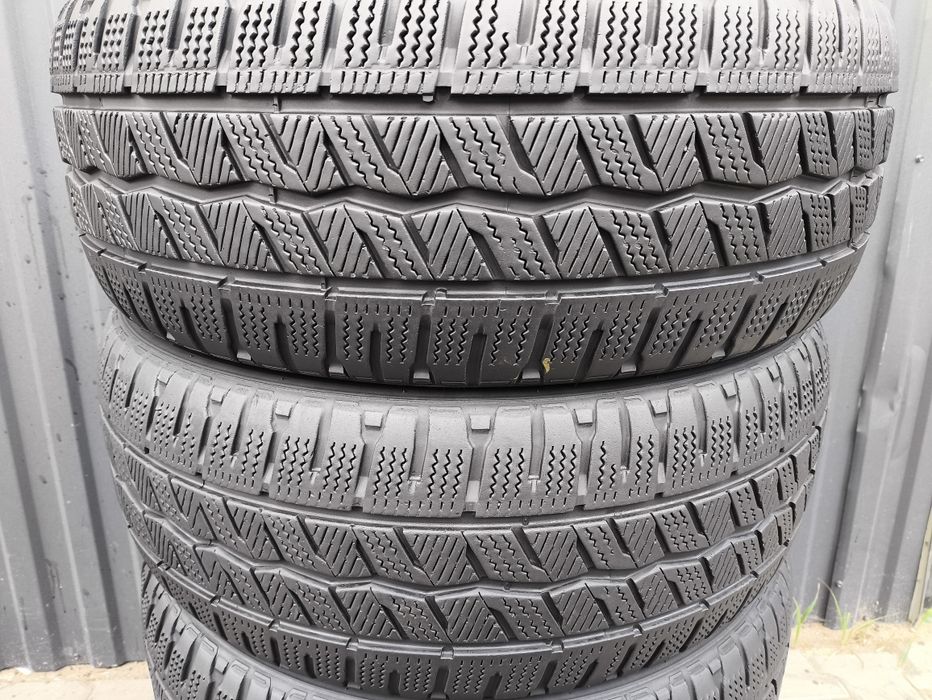 225/55/17C Hankook Winter IceptLV  KOMPLET
