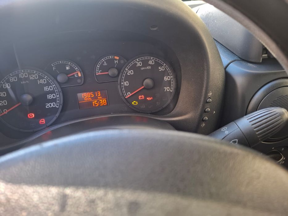 Carro esta impecável