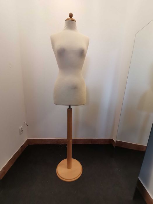 Manekin krawiecki na drewnianej nodze rozm. 36