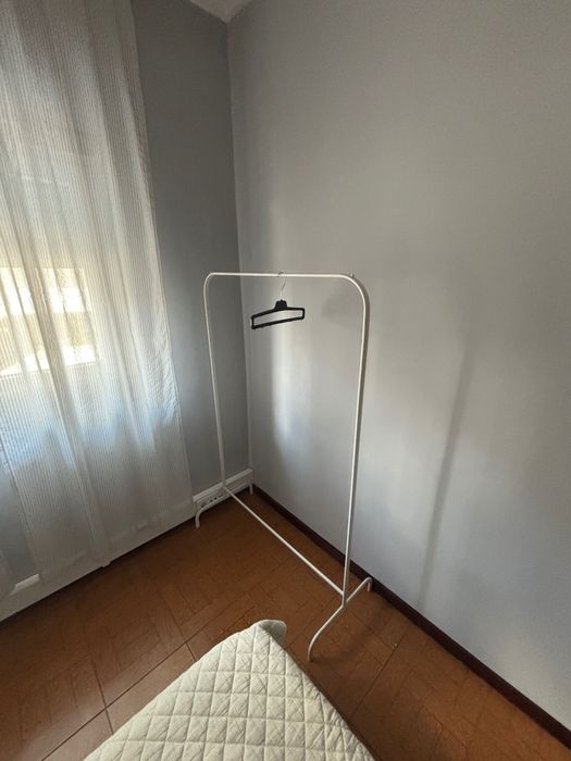 4 Chariots para pendurar roupa. 10€ cada
