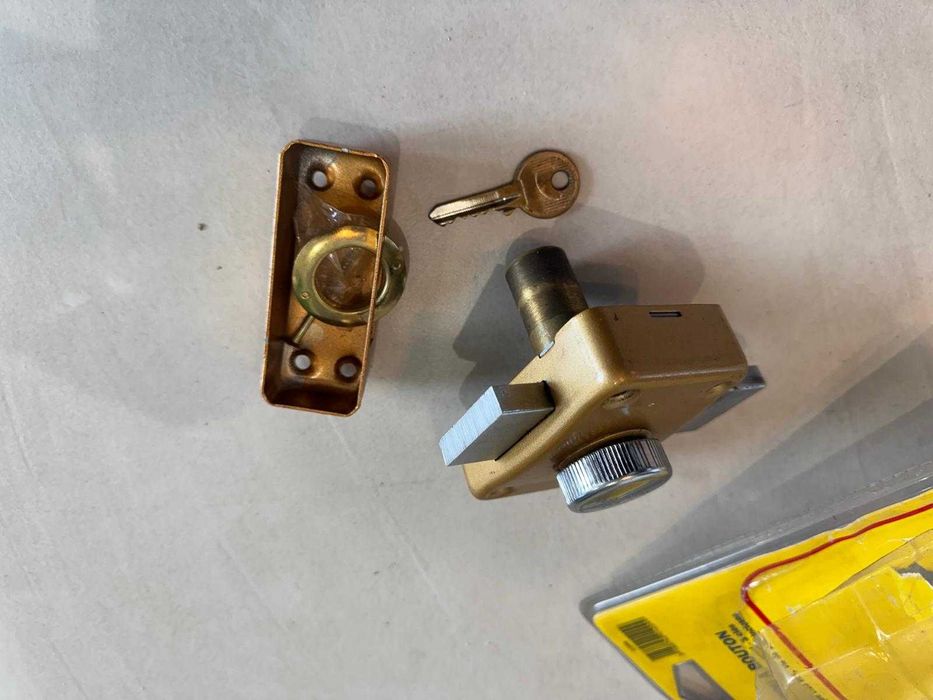 Trava de botão para porta 40 mm 3 chaves cilindro 23 mm