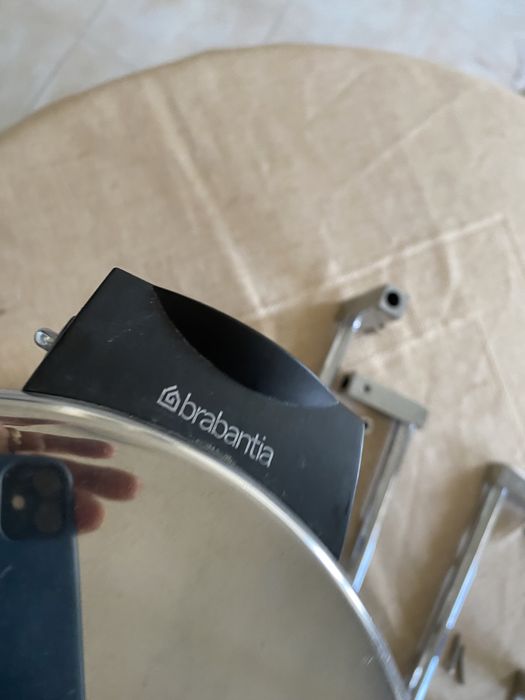 Balde de casa de banho e suportes toalhas e rolo